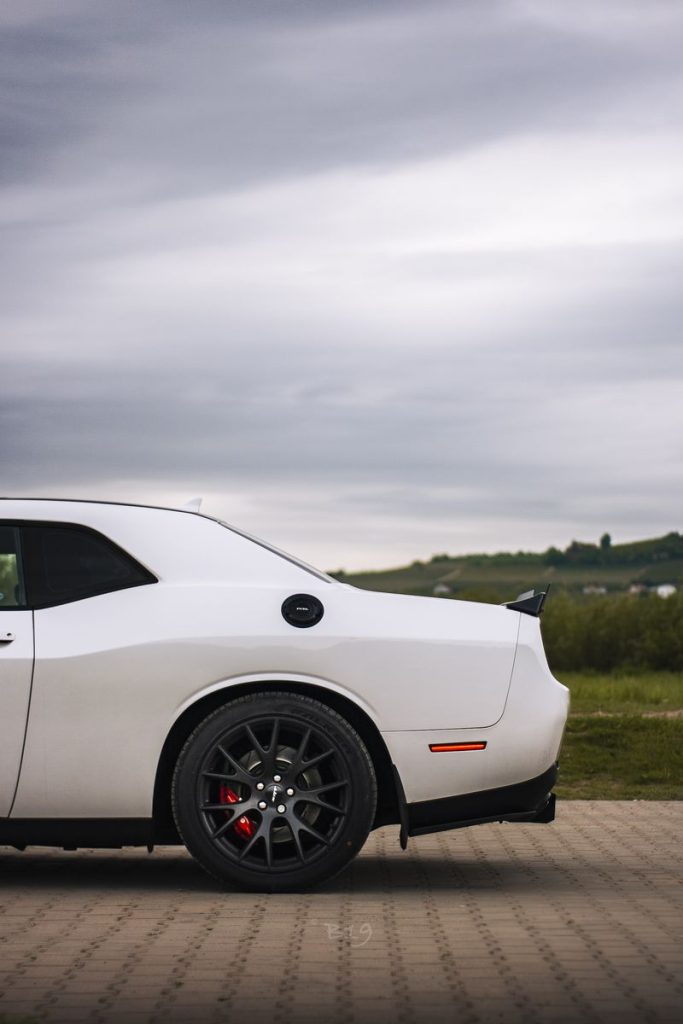Dodge Challenger Hellcat samochód na wynajem Tarnów