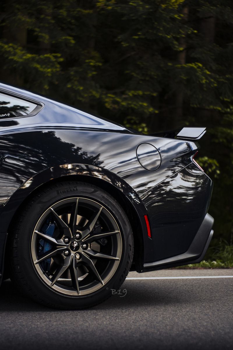 Ford Mustang Dark Horse